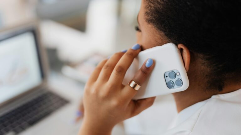 Mobiltelefoner från Telness & Refurbly